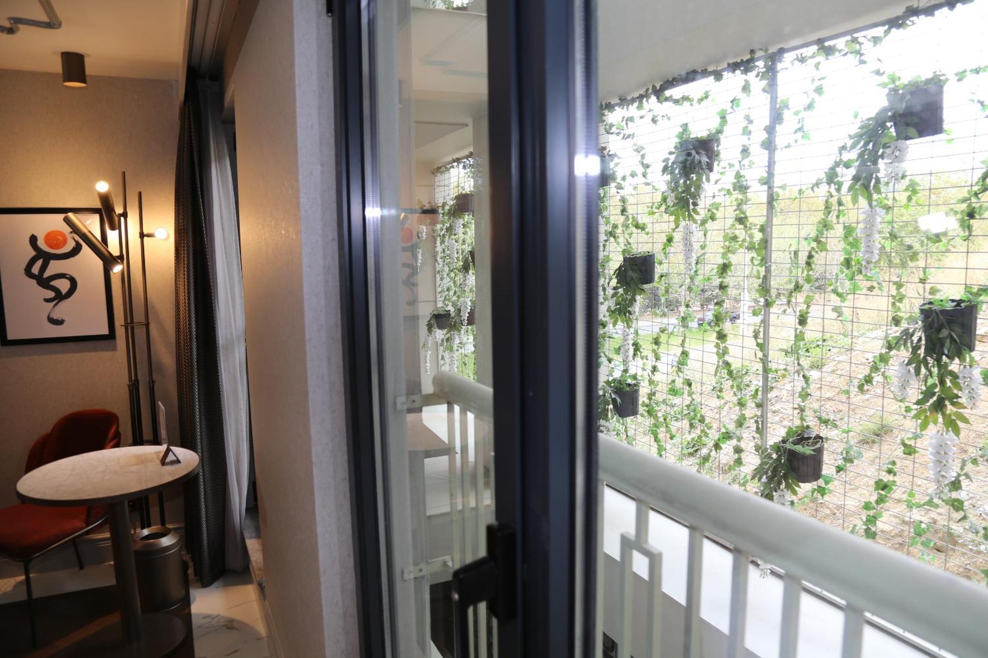 איסטמבול Stayso The House Hotel מראה חיצוני תמונה A sliding door